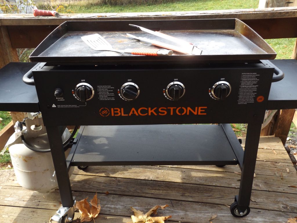 Blackstone Griddle review, by Pat Cascio. Four burners, 60,000 BTUs