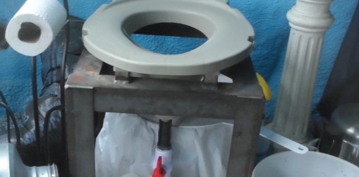 E-Mail 'Constructing a DIY Composting Toilet, by SF in Oregon' To A Friend