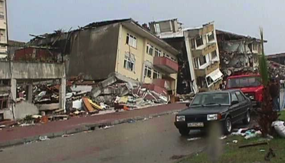 1999 A 7.4magnitude earthquake near İzmit, Turkey.